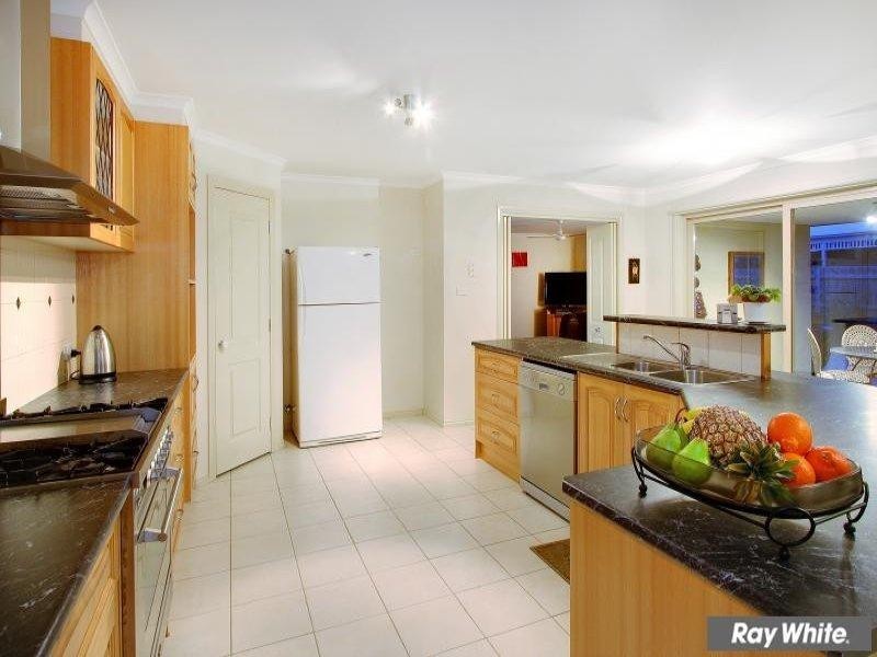 16 Ben Drive, Mornington VIC 3931