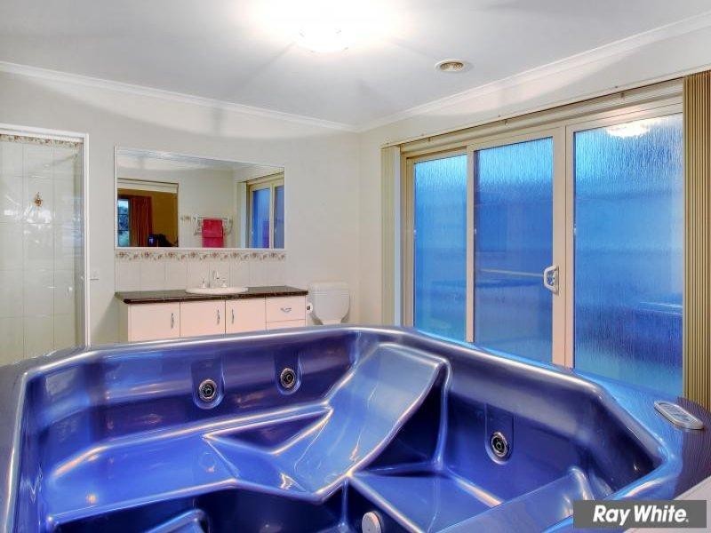 16 Ben Drive, Mornington VIC 3931