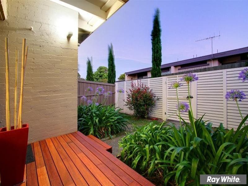 2/12 Campbell Grove, Mornington VIC 3931
