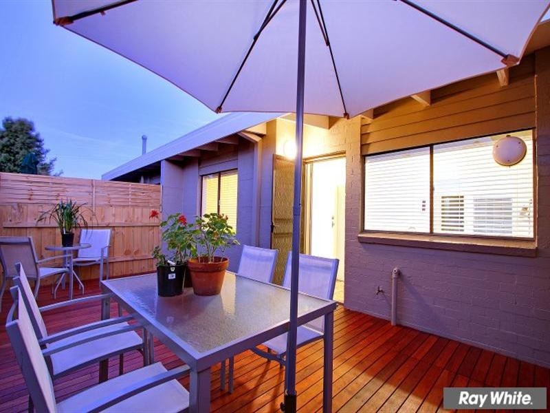 2/12 Campbell Grove, Mornington VIC 3931