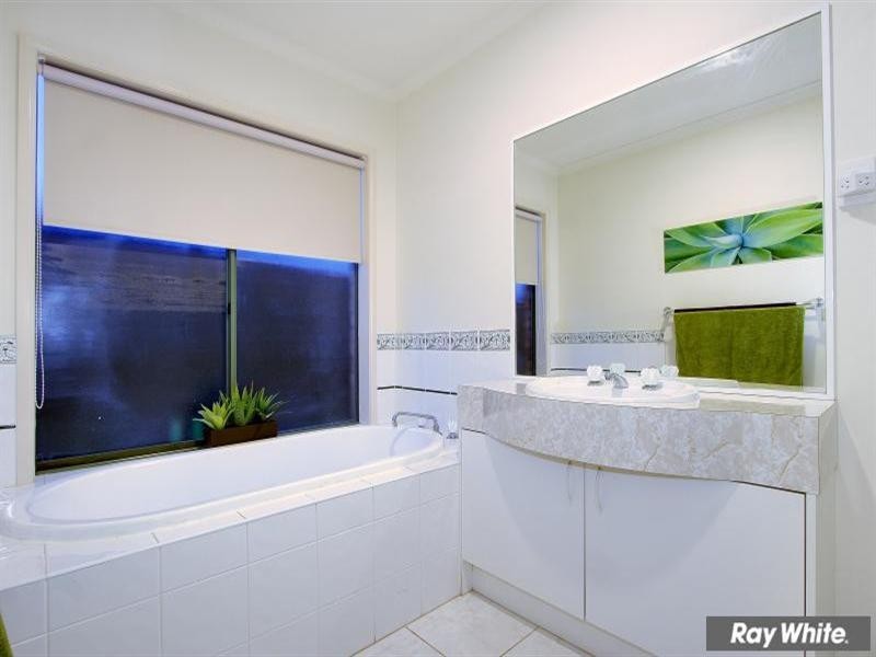 61 St Mitchell Circuit, Mornington VIC 3931