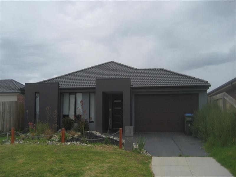 8 Moomba Street, Mornington VIC 3931