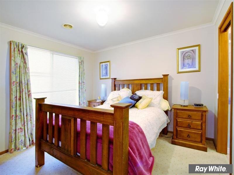 72 Ellinbank Crescent, Mornington VIC 3931