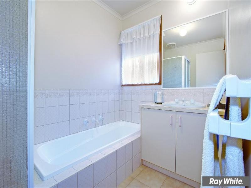 72 Ellinbank Crescent, Mornington VIC 3931