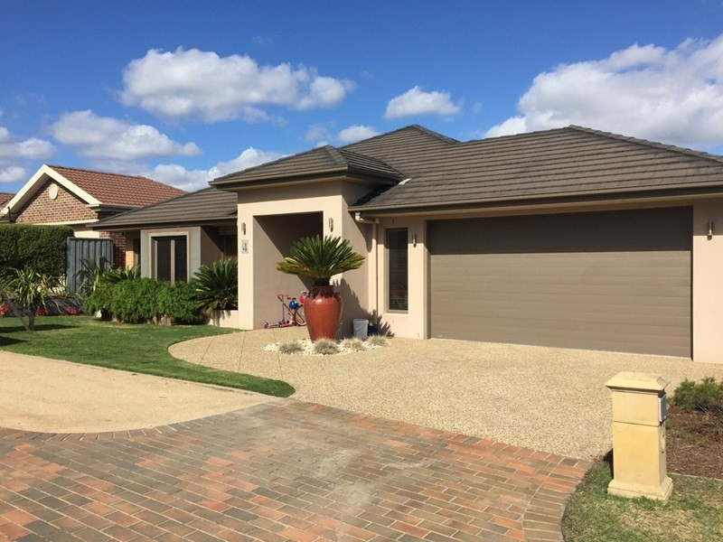 4 Sandhurst Terrace, Mount Martha VIC 3934