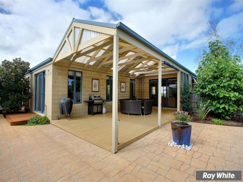 18 Morning Mist Court, Mornington VIC 3931