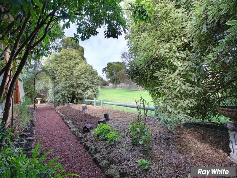 16 Orlanda Court, Mornington VIC 3931