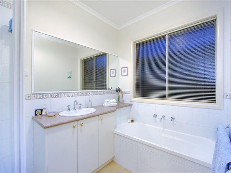 11 Kathleen Crescent, Mornington VIC 3931