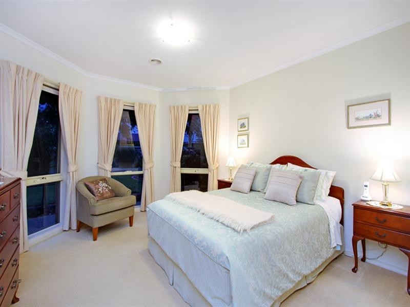 11 Kathleen Crescent, Mornington VIC 3931