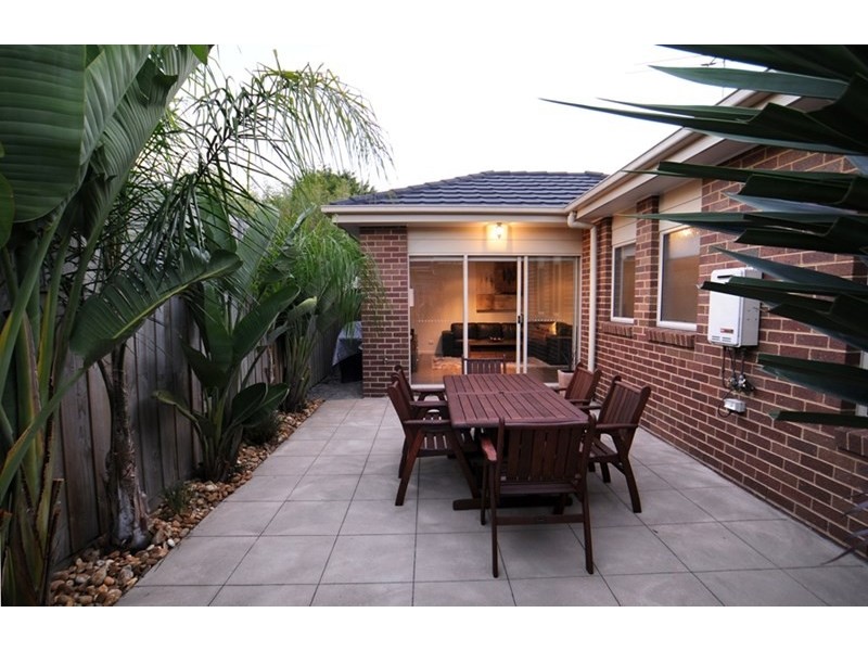 2/239 Dunns Road, Mornington VIC 3931