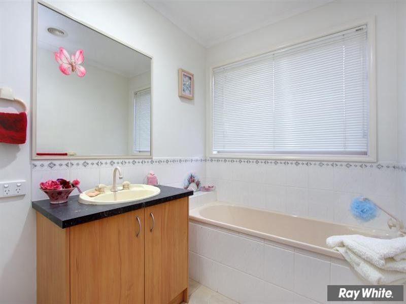 4 Whitsunday Court, Mount Martha VIC 3934