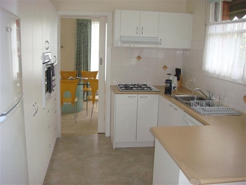 2 Alexander Avenue, Mornington VIC 3931