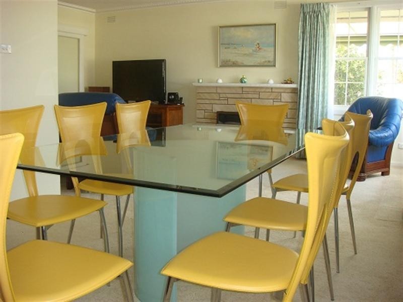 2 Alexander Avenue, Mornington VIC 3931