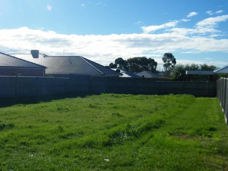 24 Trafalgar Square, Mount Martha VIC 3934