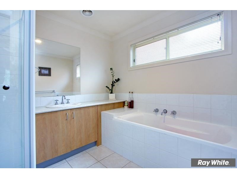 25 Meadow Crest Circuit, Mount Martha VIC 3934