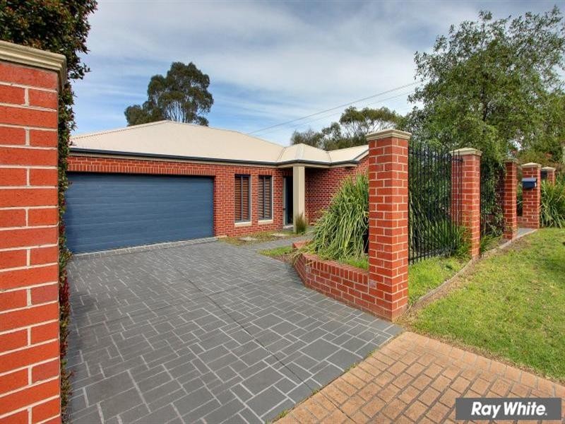 2 Caversham Drive, Mornington VIC 3931