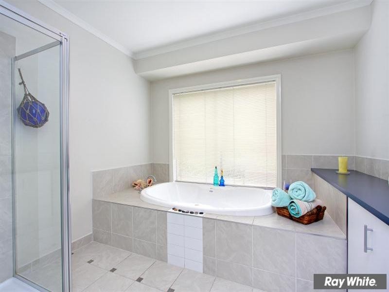 2 Caversham Drive, Mornington VIC 3931