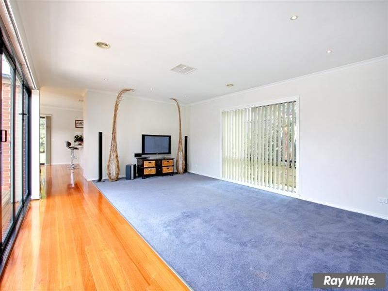 2 Caversham Drive, Mornington VIC 3931