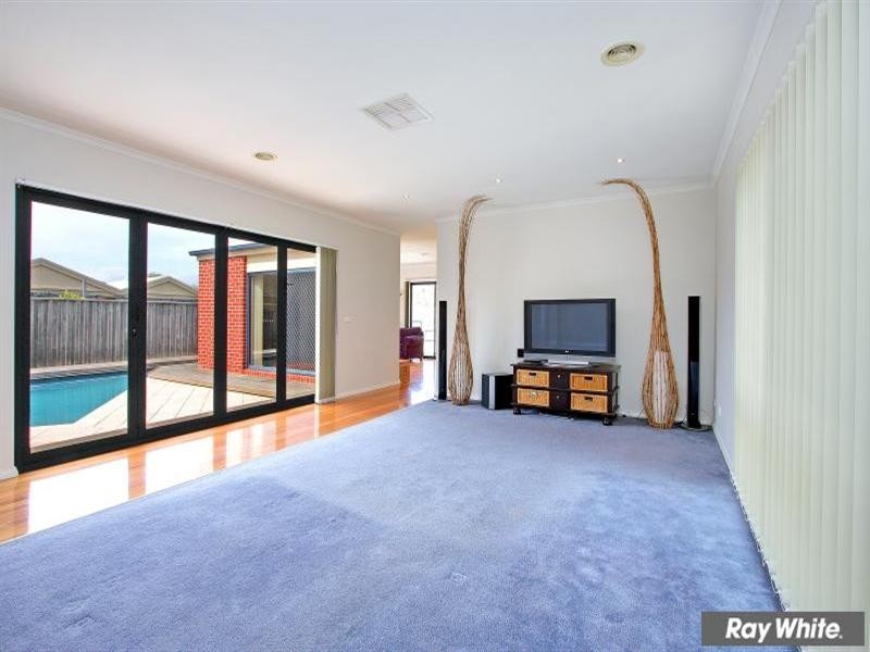 2 Caversham Drive, Mornington VIC 3931