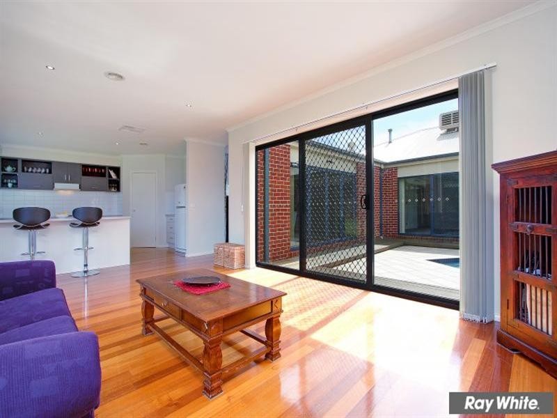 2 Caversham Drive, Mornington VIC 3931