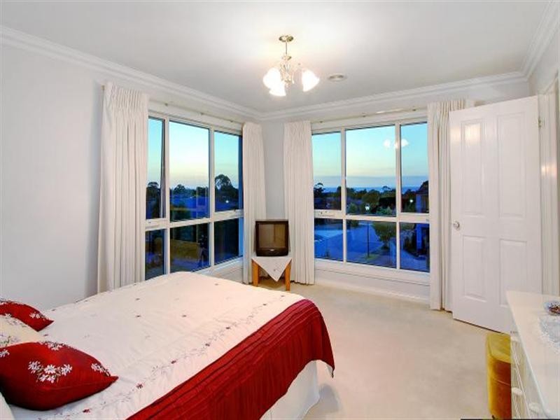 2 Coney Hurst Crescent, Mornington VIC 3931