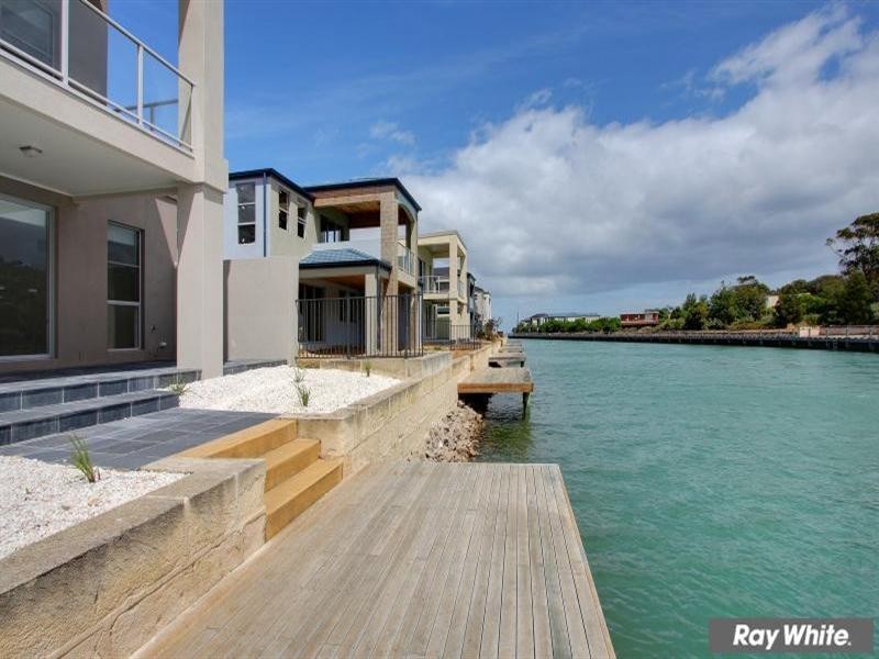 8 Clipper Quay, Safety Beach VIC 3936