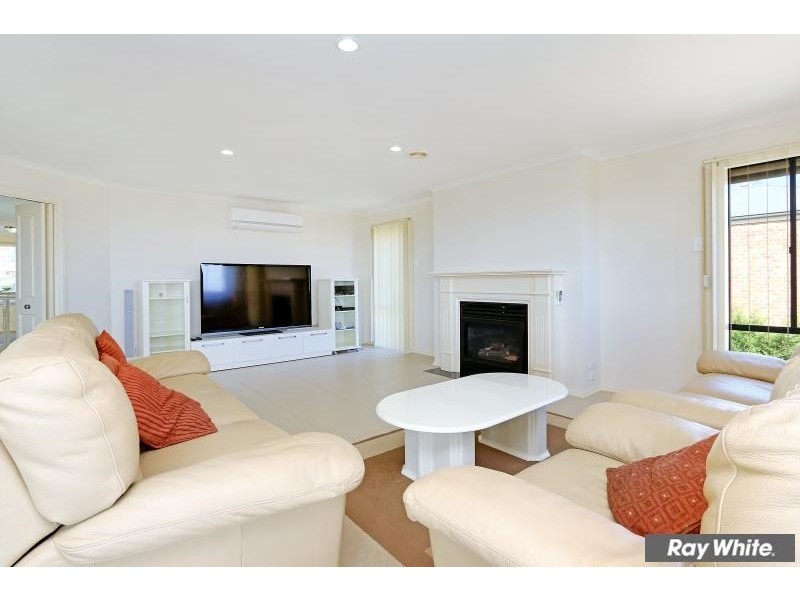 9 Esher Rise, Mount Martha VIC 3934