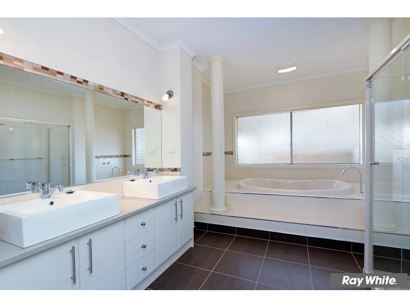 9 Esher Rise, Mount Martha VIC 3934