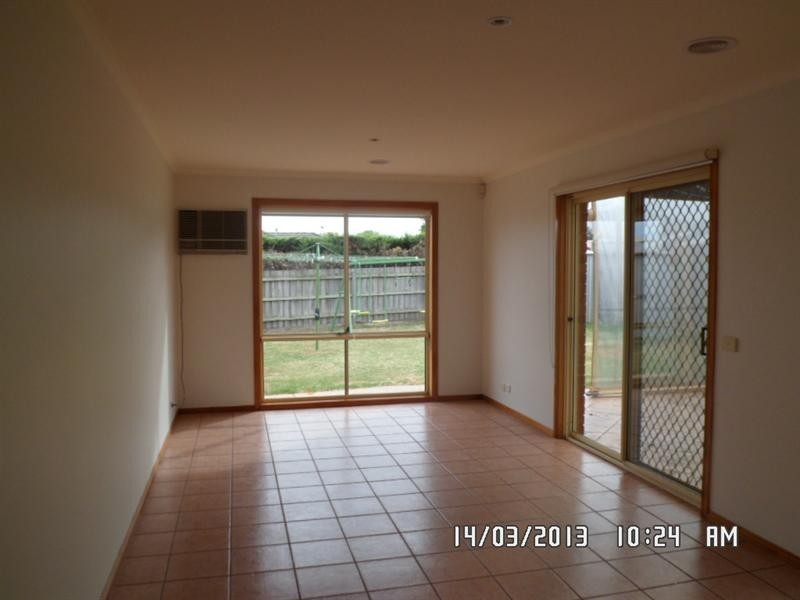 15 Charles Farrer Court, Mornington VIC 3931