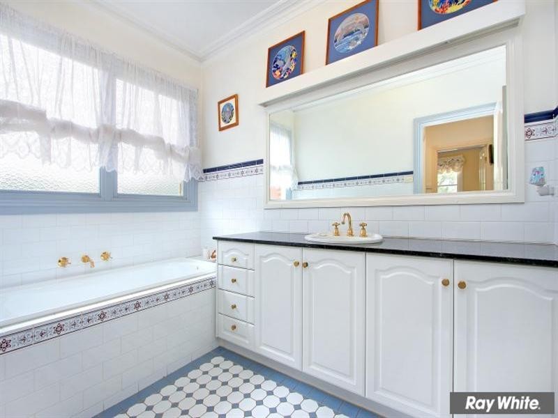 10 Highview Road, Skye VIC 3977