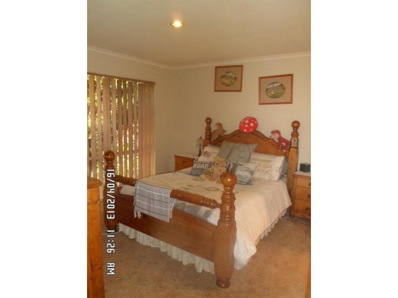 16 Moorhead Avenue, Mornington VIC 3931