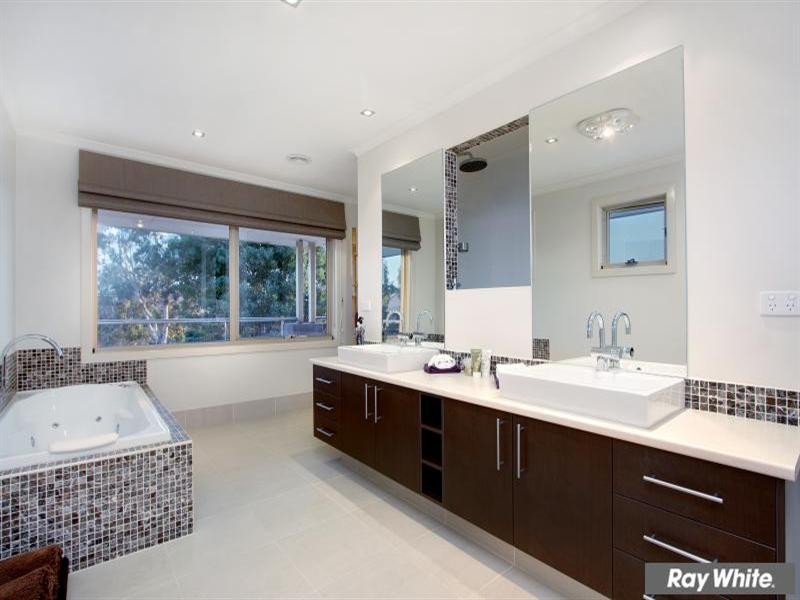 19 Brimbrim Crescent, Mornington VIC 3931