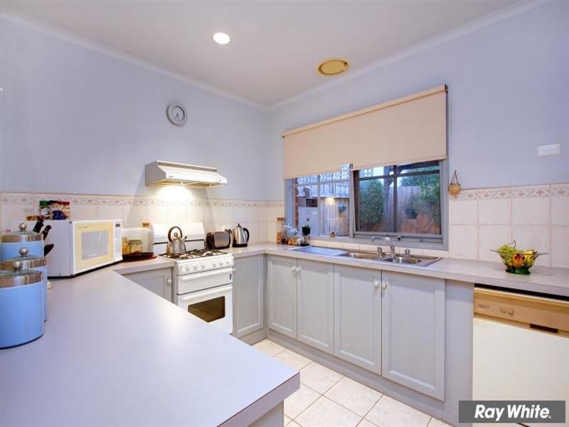 2/11 Napier Street, Mornington VIC 3931