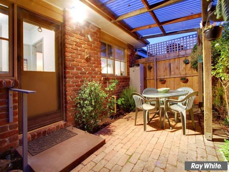 2/11 Napier Street, Mornington VIC 3931