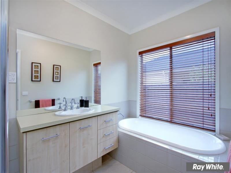 3 Halcyon Rise, Mornington VIC 3931