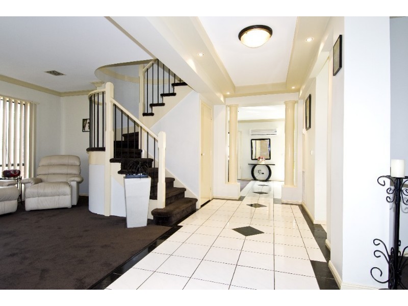 18 Viewgrand Way, Greensborough VIC 3088