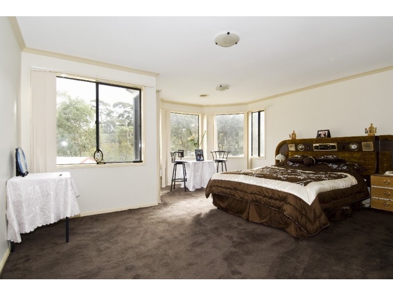 18 Viewgrand Way, Greensborough VIC 3088