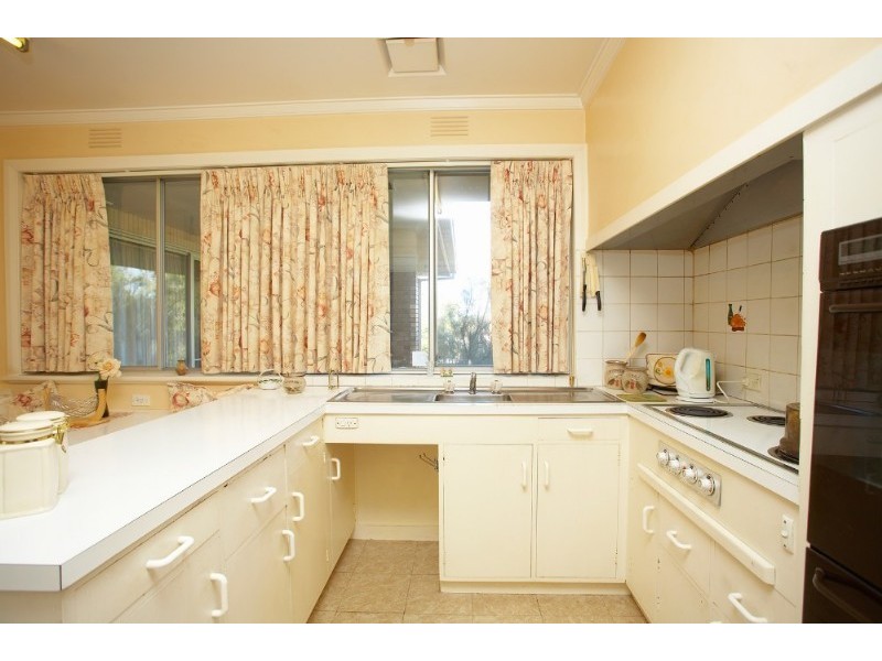 24 Yerrawa Drive, Watsonia VIC 3087