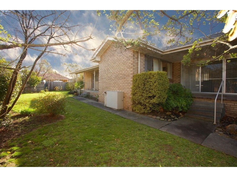 24 Yerrawa Drive, Watsonia VIC 3087