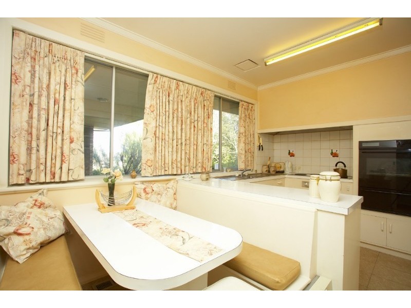 24 Yerrawa Drive, Watsonia VIC 3087