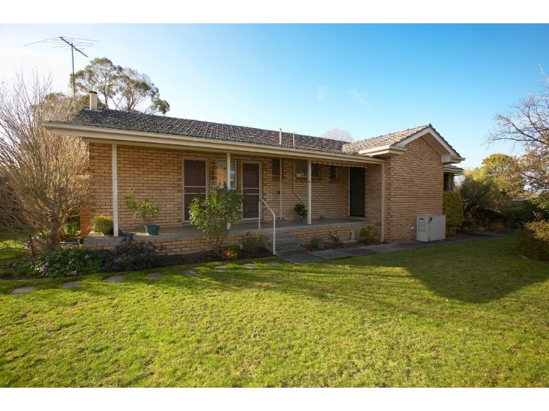 24 Yerrawa Drive, Watsonia VIC 3087