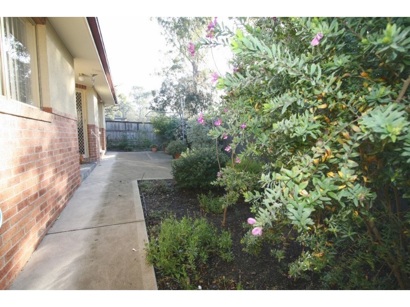 1/110 St Helena Road, Greensborough VIC 3088