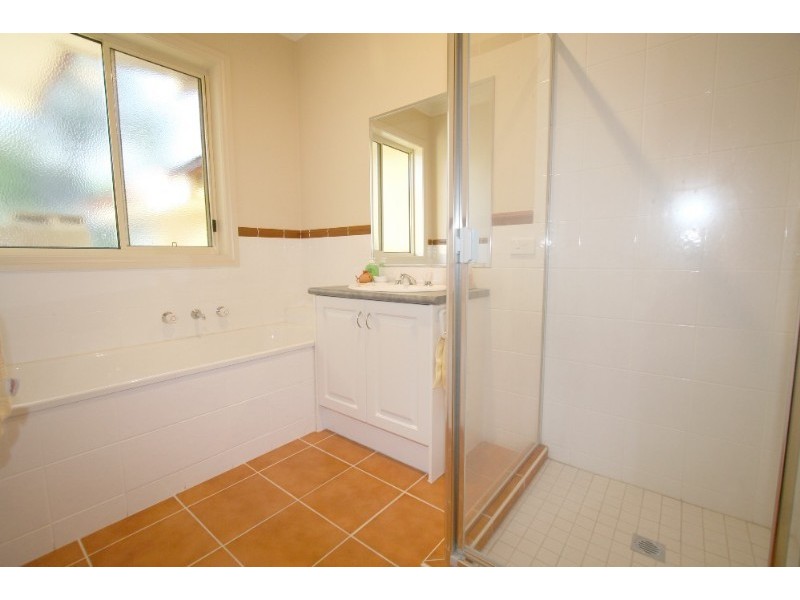 1/110 St Helena Road, Greensborough VIC 3088