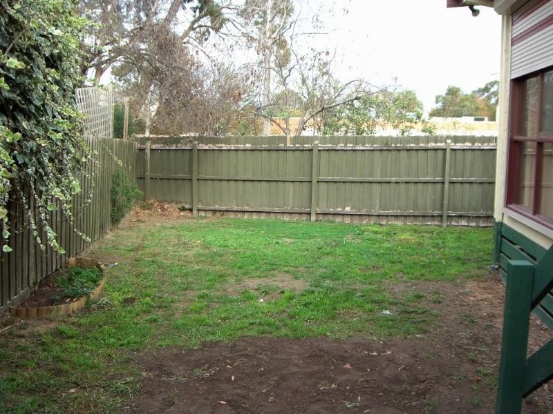 2/126 Somers Avenue, Macleod VIC 3085