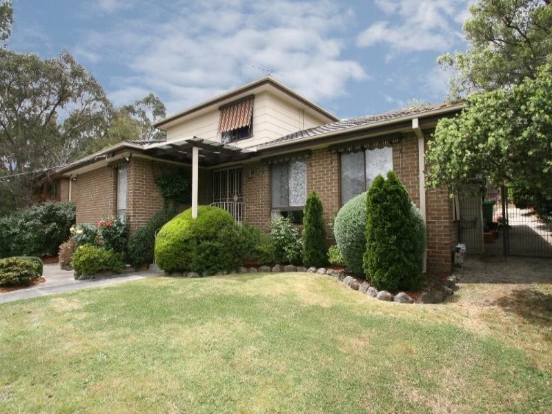 17 Lynwood Crescent, Lower Plenty VIC 3093