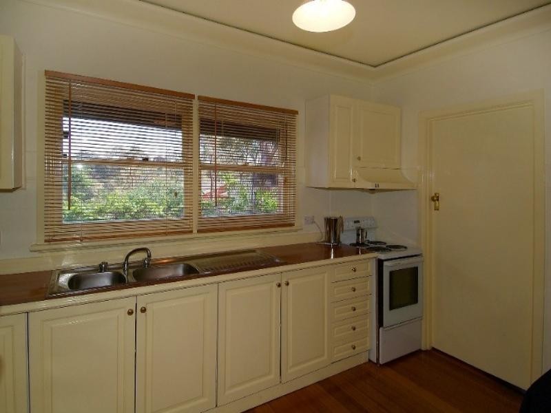 39 Mccarthy Grove, Montmorency VIC 3094