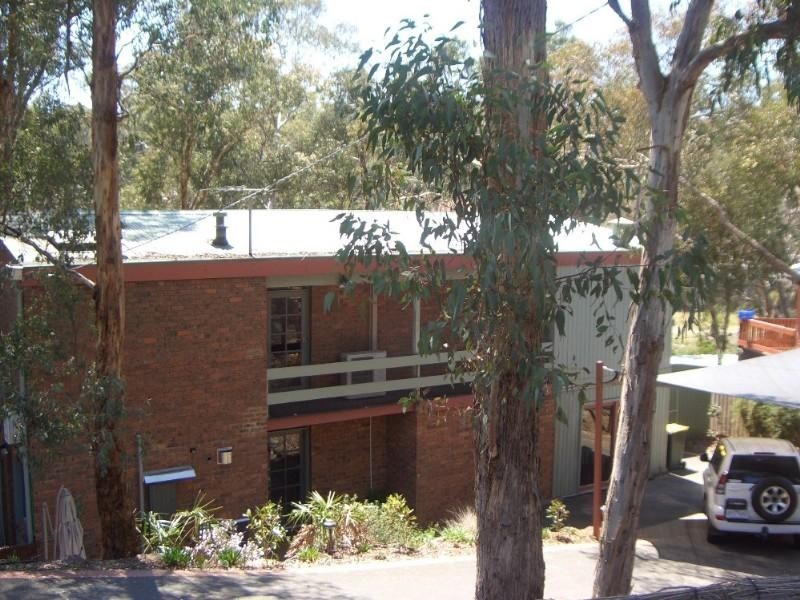 70 Karingal Drive, Eltham North VIC 3095