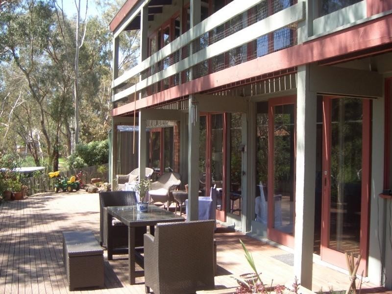 70 Karingal Drive, Eltham North VIC 3095