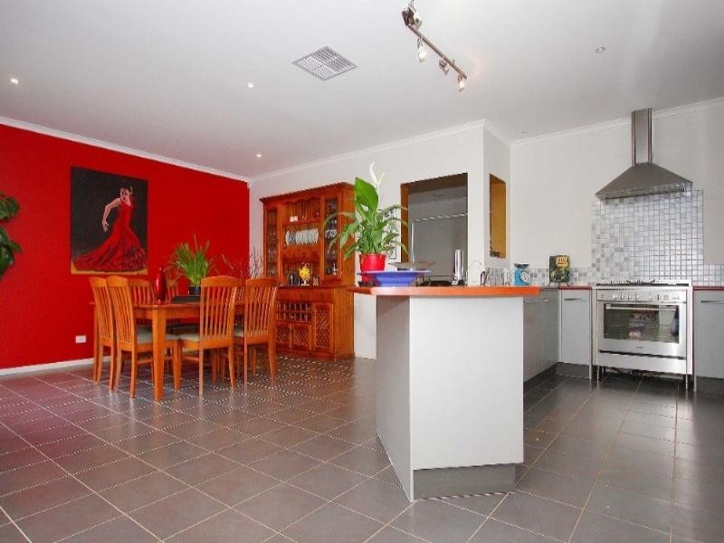 6 Hilltop Mews, Doreen VIC 3754