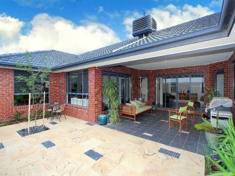 6 Hilltop Mews, Doreen VIC 3754